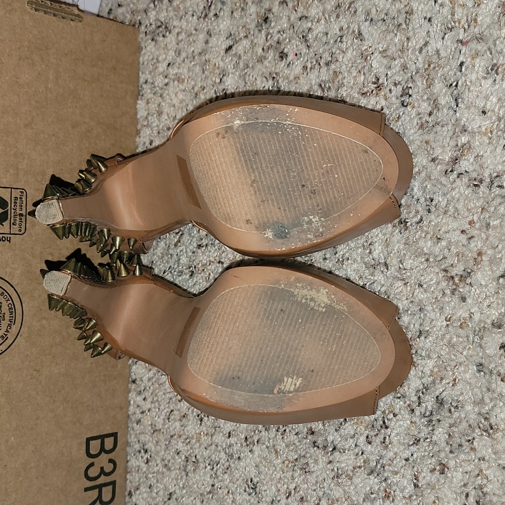 Shoes - Picture 4 of 4